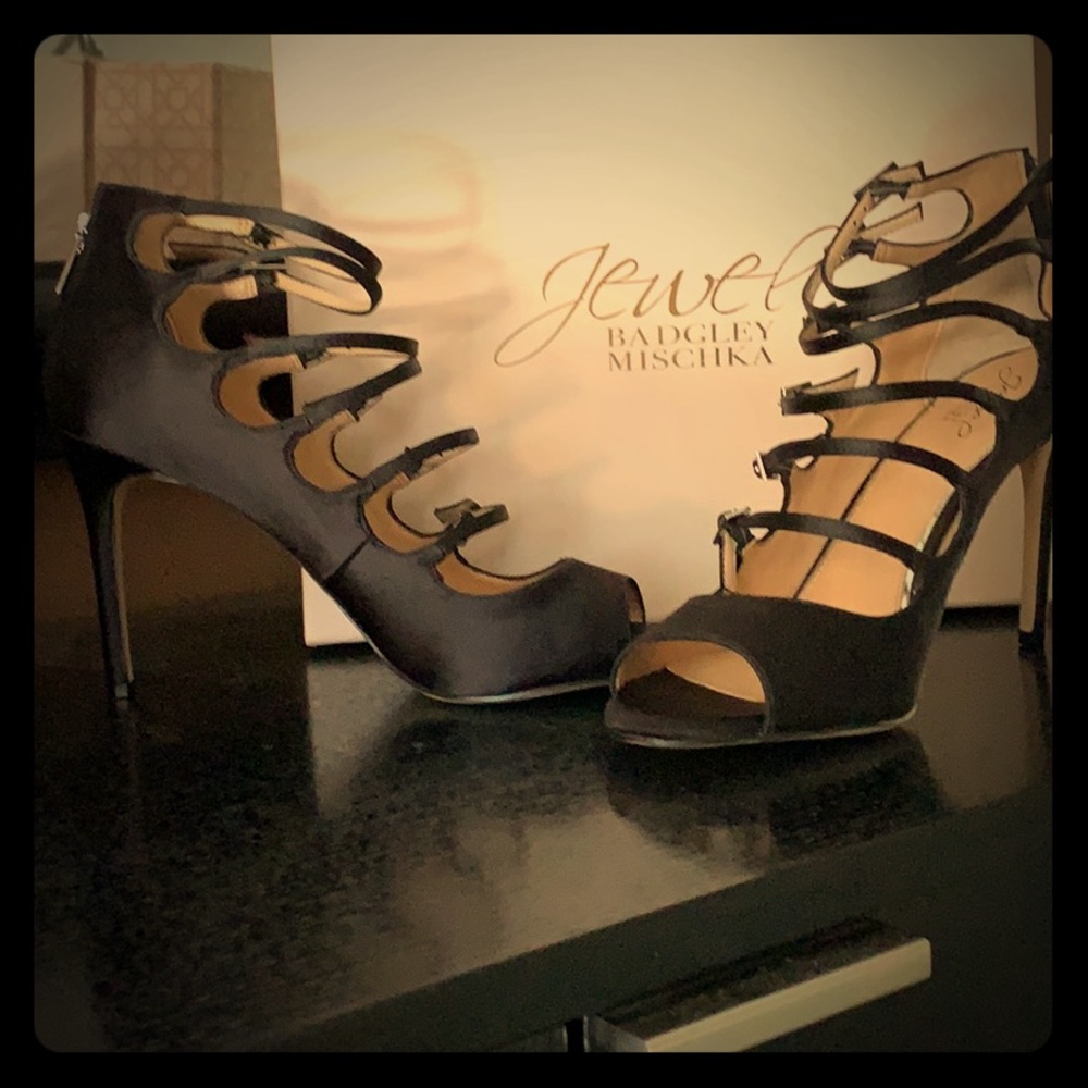 Badglet Mischka pumps